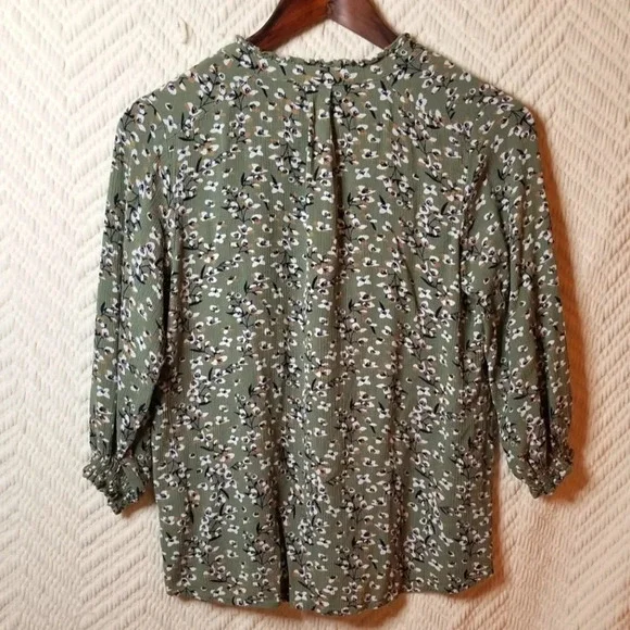 Fun 2 Fun Floral Flowy 3/4 Sleeve Blouse - Picture 5 of 6